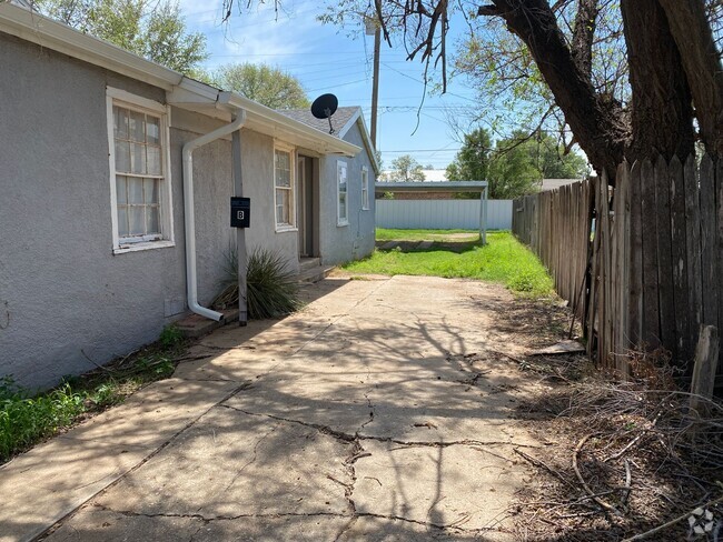 Building Photo - 1717 47th St Unit B Rental