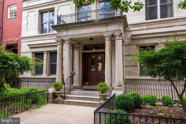 Building Photo - 2007 O St NW Unit 201