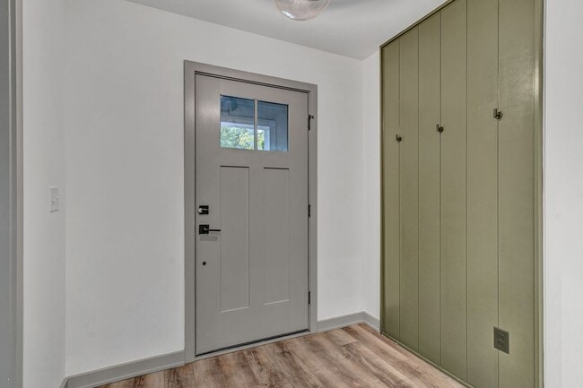 Photo - 4 Bed for Rent in Edison Park- The Nations!