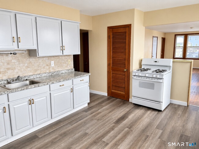 69 Beecher Ave Unit 3