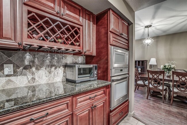 Photo - 246 Litchfield Ln