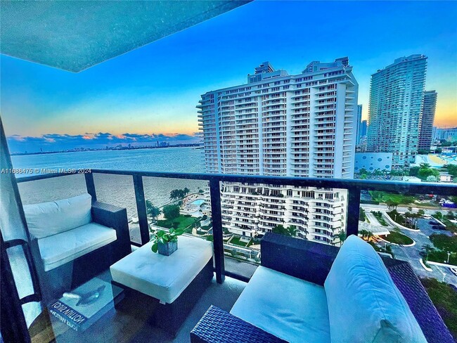 Photo - 600 NE 36th St Condominio Unidad 2011