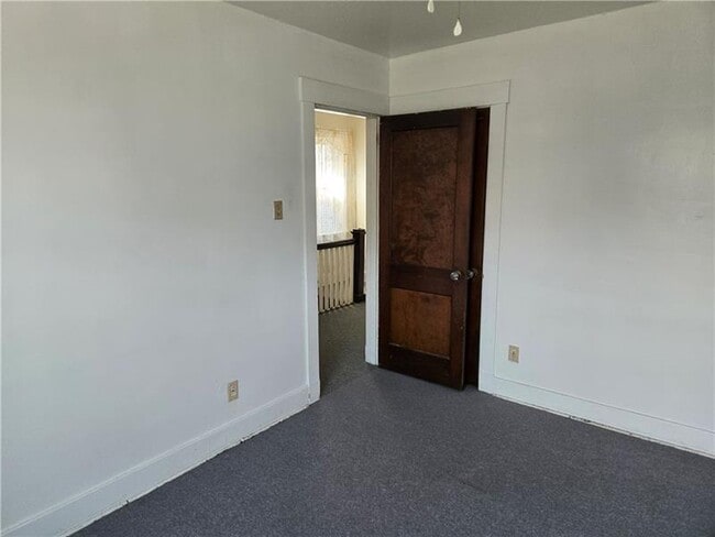 Photo - 350 Coltart Ave
