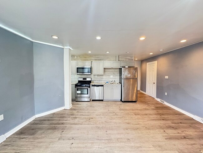 Building Photo - 5807 Hobart St