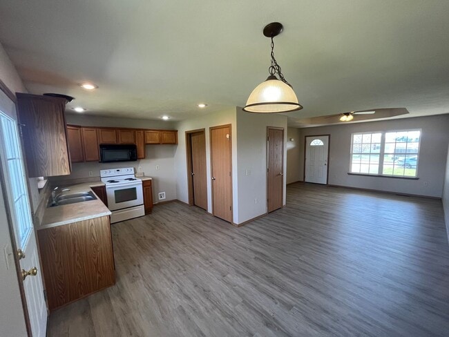 Photo - 201 N Christopher Ln