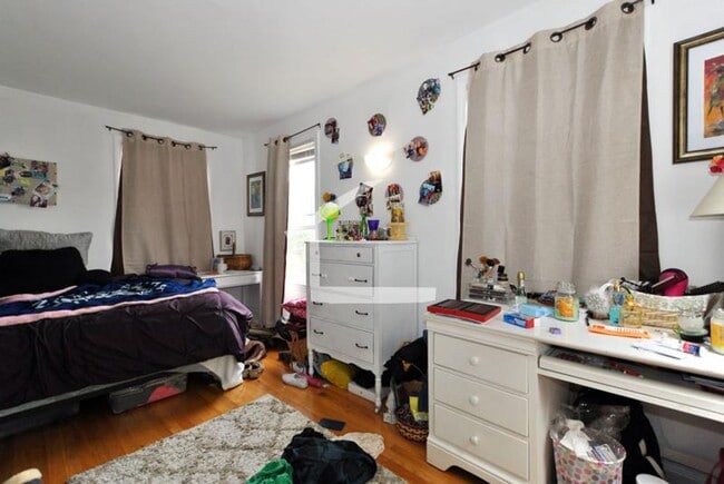 Photo - Bright three bed..... Sept 1st!