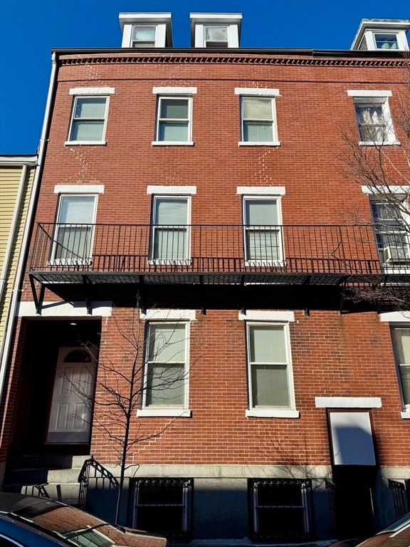 Building Photo - 12 Paris St Unit 3