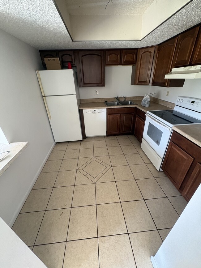 Photo - 593 Fairways Cir