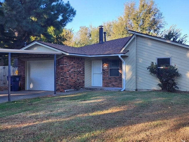 Building Photo - 807 S Jones Ln