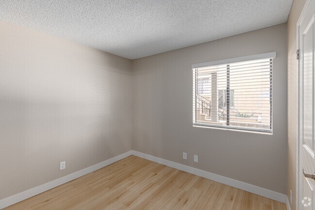3BR, 2BA - 950SF - Bedroom