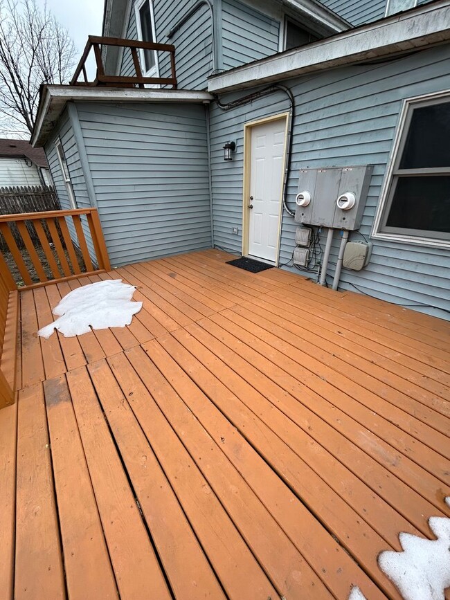 Building Photo - 3 Bedroom 2 Bathroom Apartment Near Gundersen Unit 816