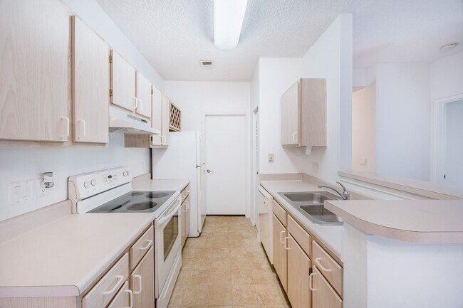 Photo - RENT BY MARCH 31st and RECEIVE 2 WEEKS OFF...