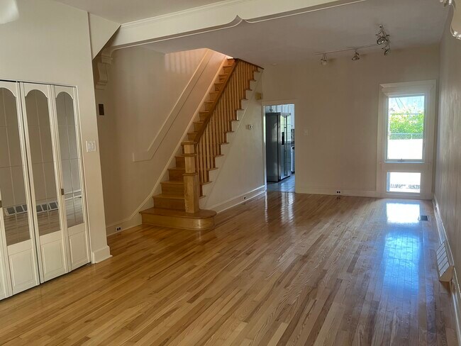 Photo - 2518 Meredith St