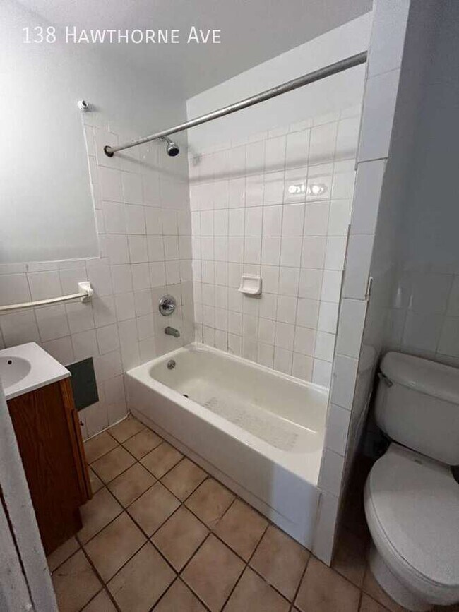 Building Photo - 138 Hawthorne Ave Rental
