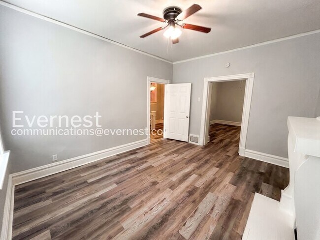 Photo - 2 Bed/2 Bath Condo with Modern Amenities / Available Now! Unit b