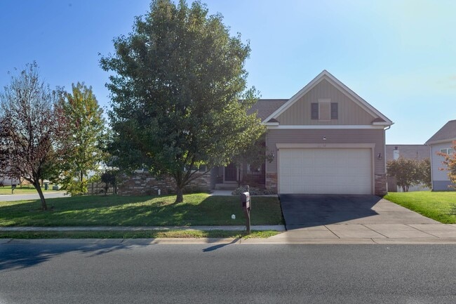 Building Photo - 4 bed, 3 bath Single Family Home in Charle...