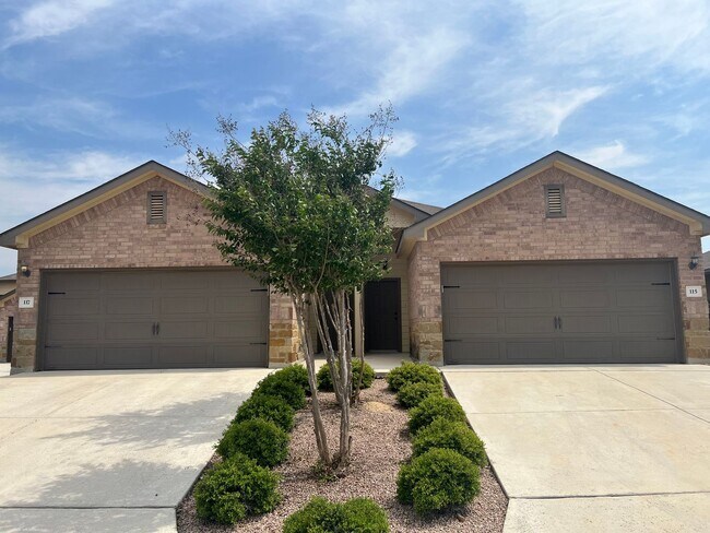 Luxury 3/2 duplex in great New Braunfels N... - Luxury 3/2 duplex in great New Braunfels N... Townhome