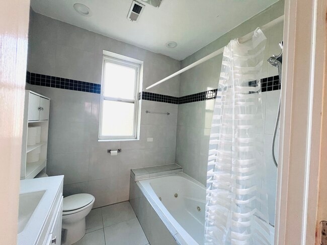 Photo - 3268 W Fullerton Ave Unidad 2