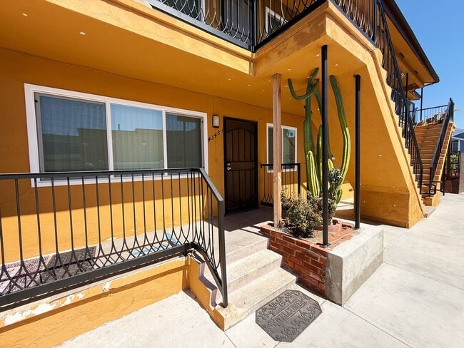 Photo - 4352 1/2-4352 1/2 McClintock St Unit 4348 1/2