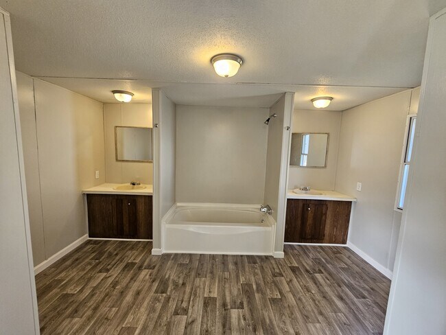 Photo - 210 Jamback Rd