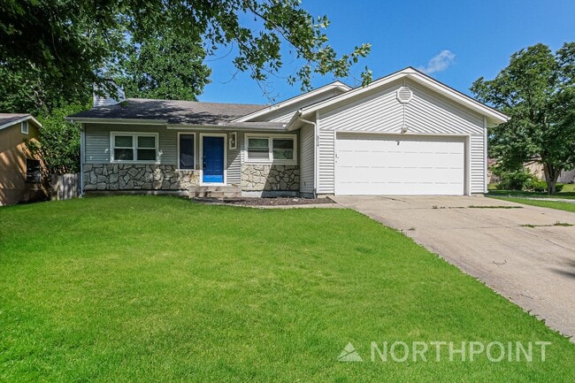 Coming Soon! 3 BR / 2BA | Lovely Single Family Home | 2-Car Garage Parking | Large backyard! - Coming Soon! 3 BR / 2BA | Lovely Single Family Home | 2-Car Garage Parking | Large backyard!