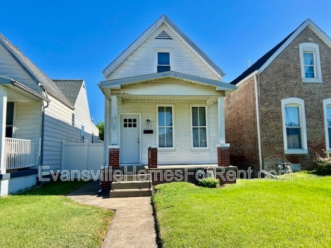 Building Photo - 2215 W Delaware St Rental
