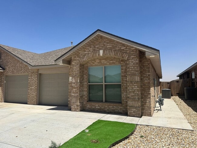 Photo - Stylish and Modern 3-Bedroom Duplex for Re...