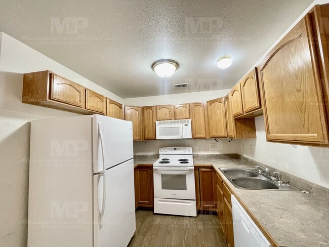 Photo - 3380 Saratoga St