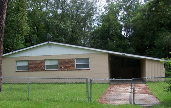 Building Photo - Cozy, Cute Tiny House, Spring Time Move-in!