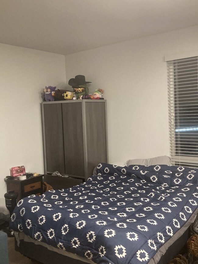 Building Photo - 1001 S Campus Dr Unit Studio Apartment at The Green