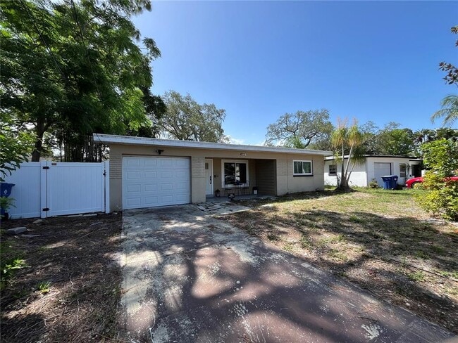 Building Photo - 422 Crosswinds Dr Rental