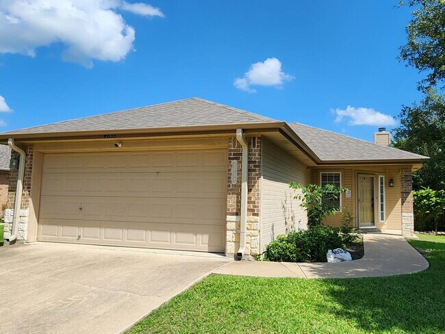 Photo - 4633 Stonehaven Dr Apartment