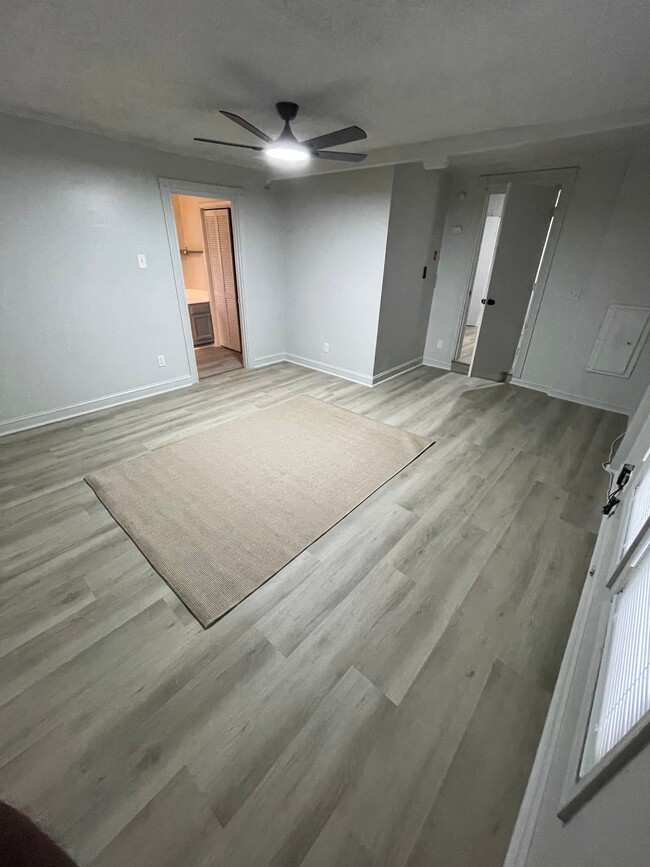 Photo - 702 Todds Ln
