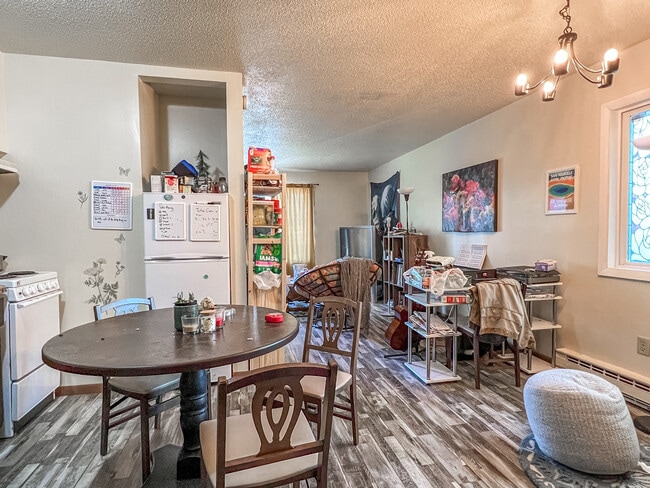 Building Photo - 913 W Ridge St Unit 2