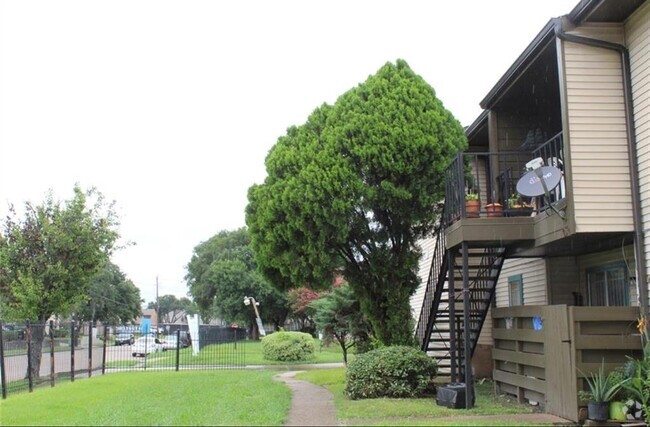 Building Photo - 6161 Reims Rd Unit 200 Rental