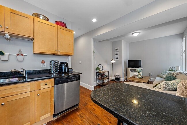 Building Photo - 16 Sewall St Unit 3 Rental