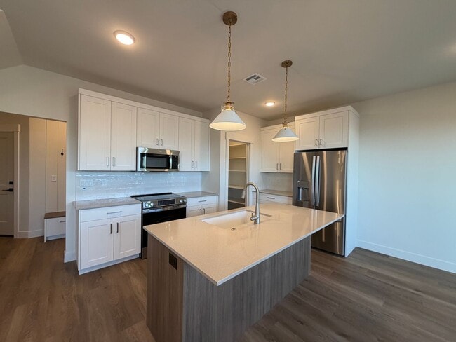 Photo - 602 Hemsworth Ln