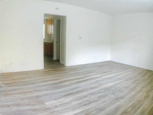 Photo - Large Studio with a full kitchen and Bath One Parking space included Unit Holmby Ave 1934 1/2