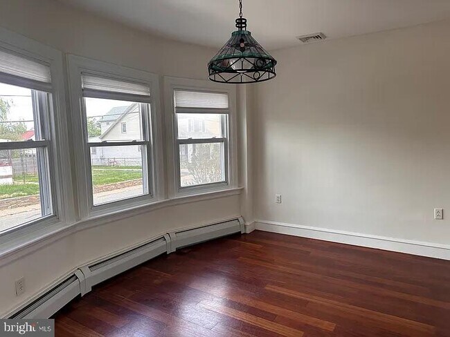 Photo - 229 Iona Ave