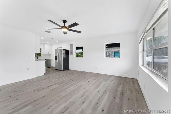 Photo - 316 NW 6th Ct