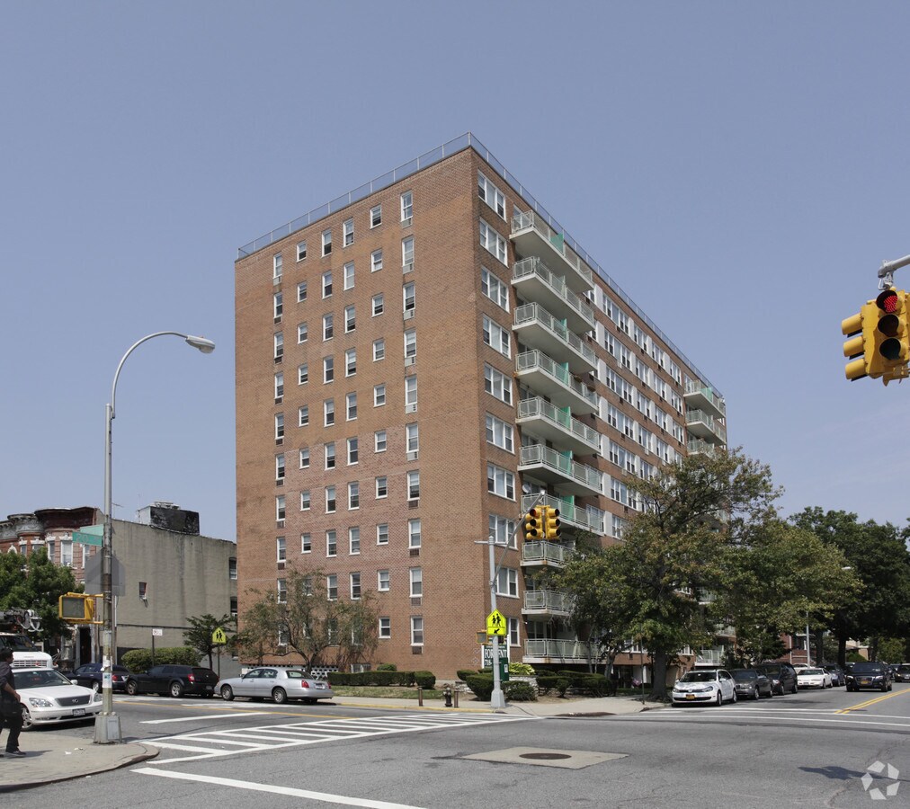 Falcon Apartments - Falcon Apartments