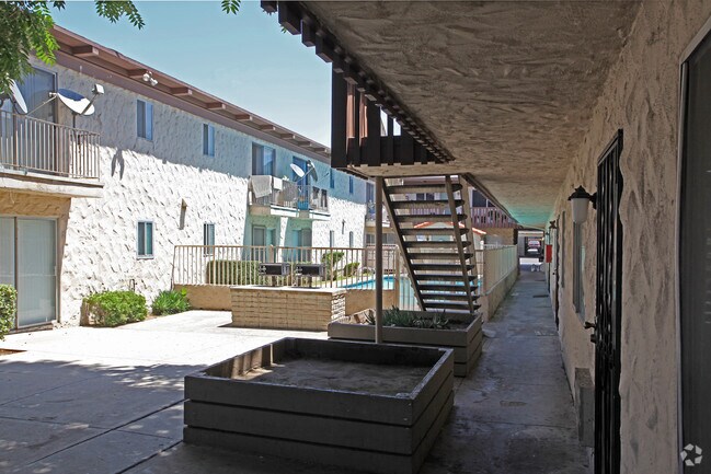 Lincoln Palms - Lincoln Palms