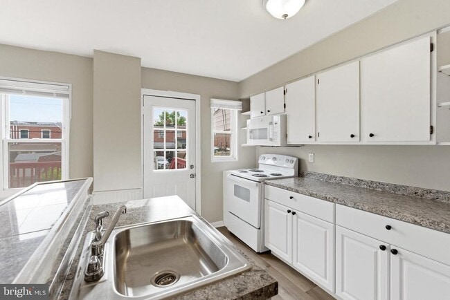 Photo - 849 Loalan Ave