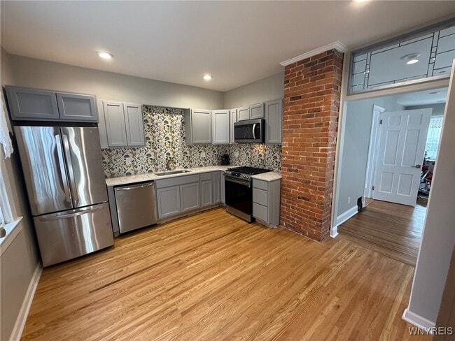 Building Photo - 11 Baynes St Rental