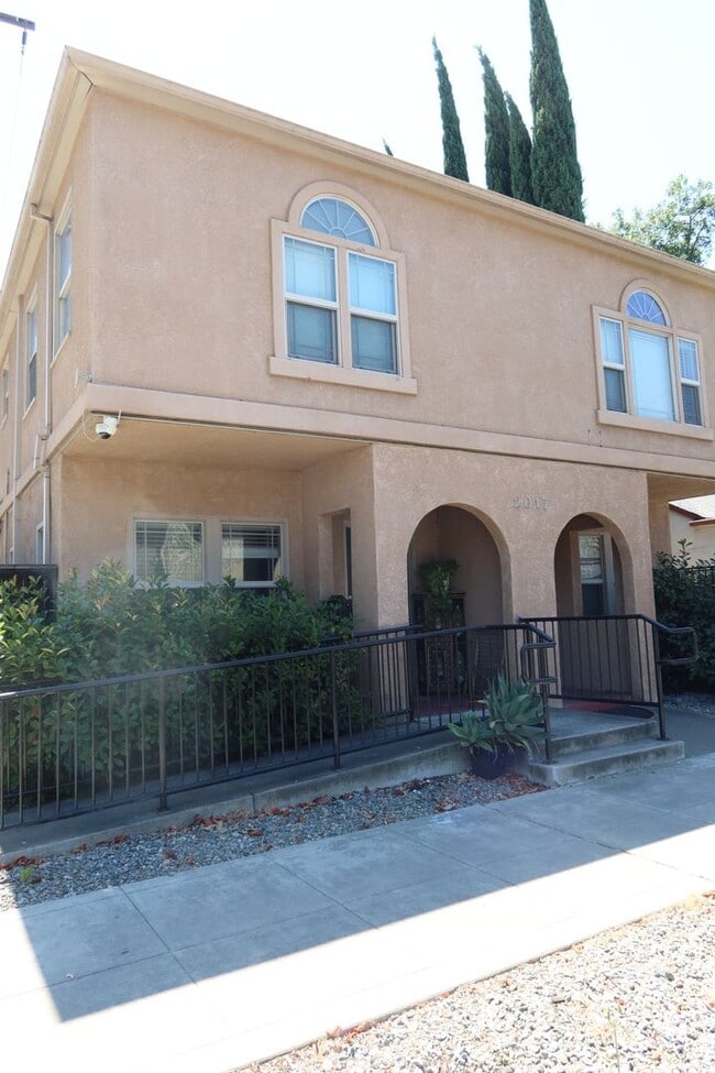 Building Photo - 2017 30th St Unit 2