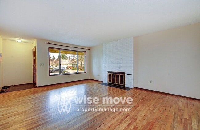 Photo - Mid-Mod on Missoula- Big Backyard!