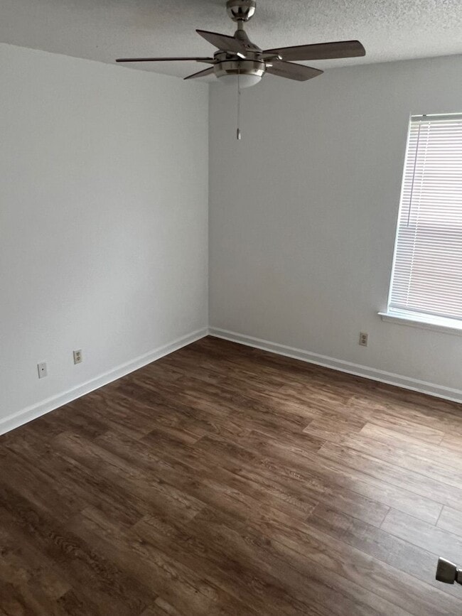 Photo - Remodeled 3 Bedroom Condo In a Prime Location!!!  ~ Annual Rental ~