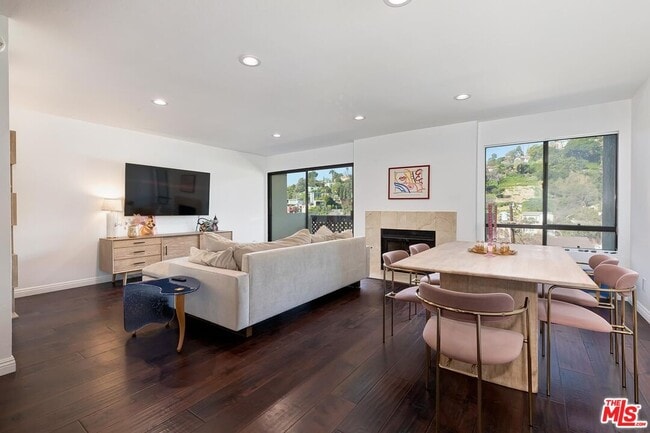 Building Photo - 2018 Griffith Park Blvd Unit 203