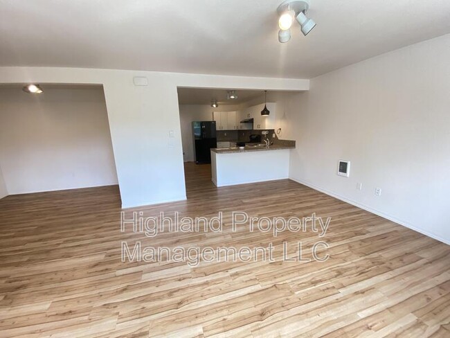 Photo - 910 NE Indiana St Unit #B