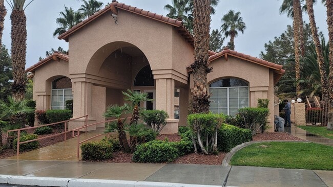 Fabulous First Floor Condo! - Fabulous First Floor Condo!